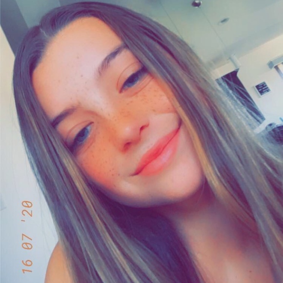 Meet your Posher, Lauryn - Picture 1 of 1